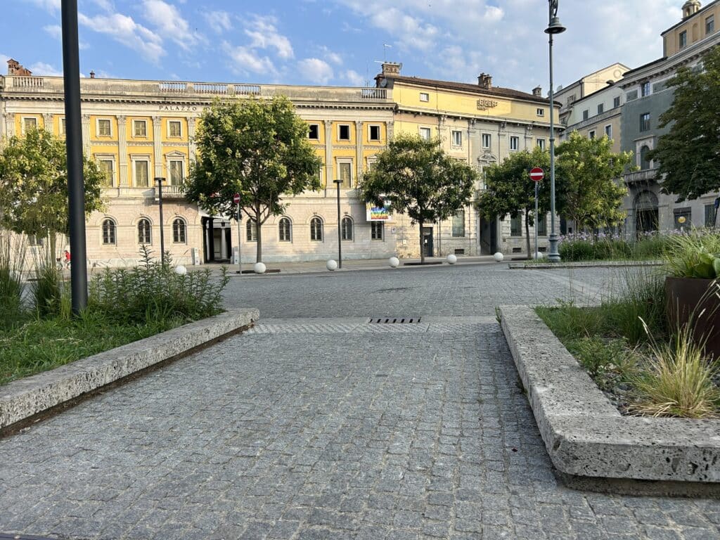 lavorazione e posa marmi e graniti - edilizia civile e arte funeraria